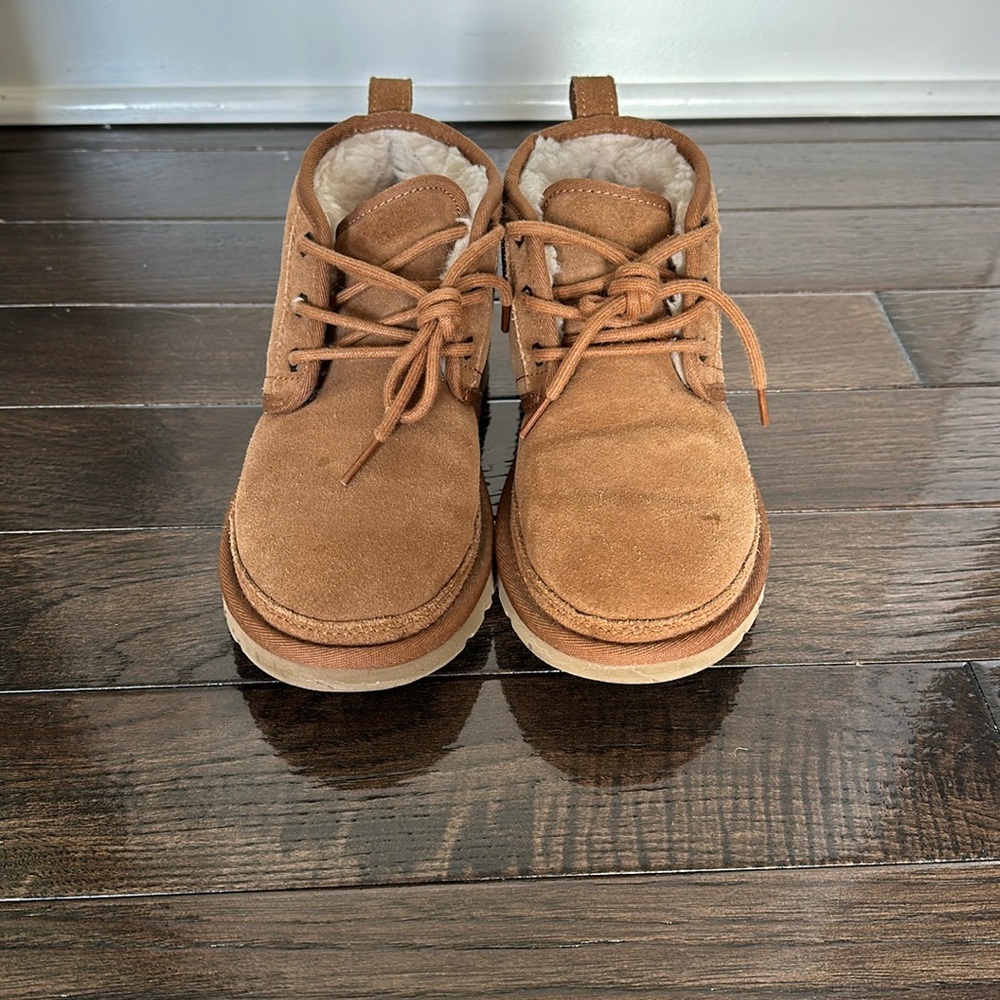 Women’s UGG neumel. Chestnut size 6. Gently Used. $70 OBO